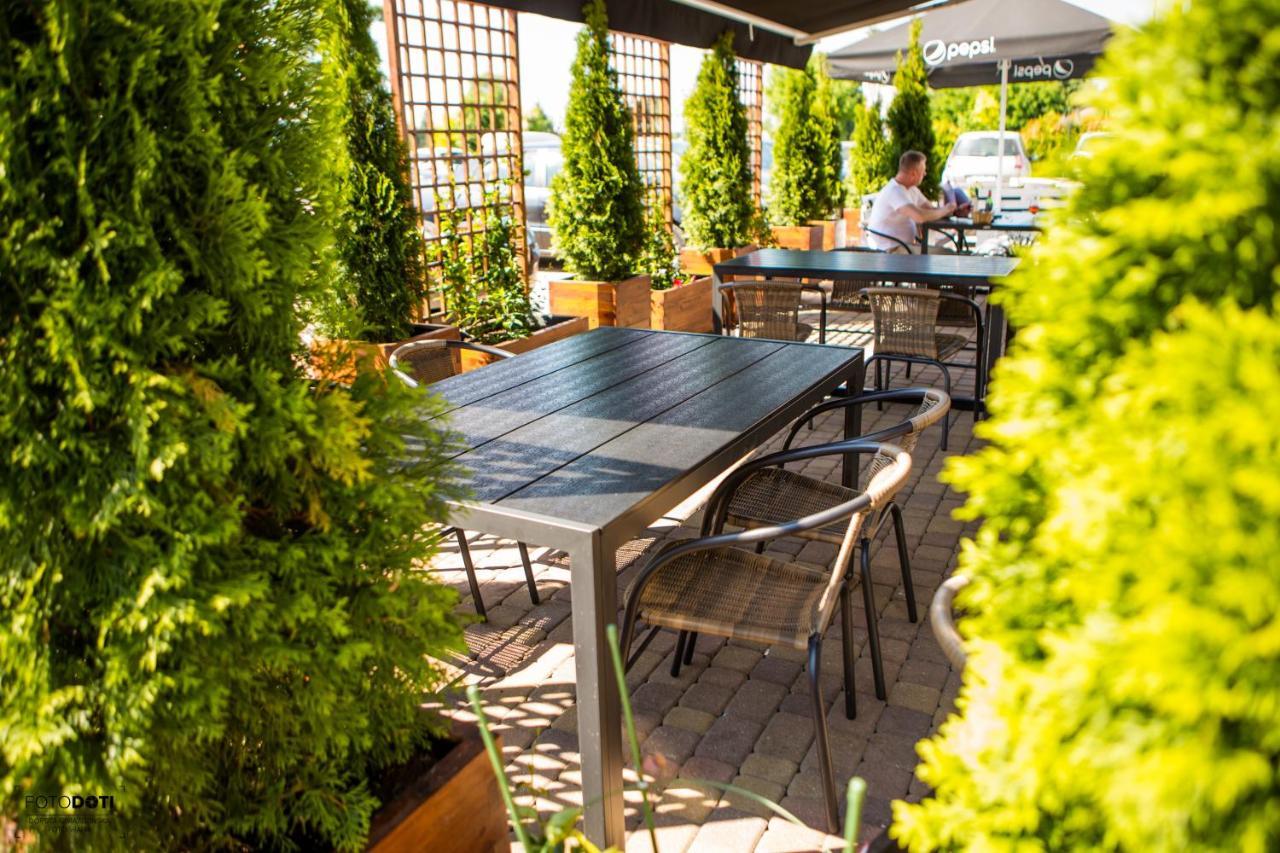 Bed and Breakfast Gosciniec Zacisze I Blisko A2 Dabie-Uniejow I Restauracja Экстерьер фото