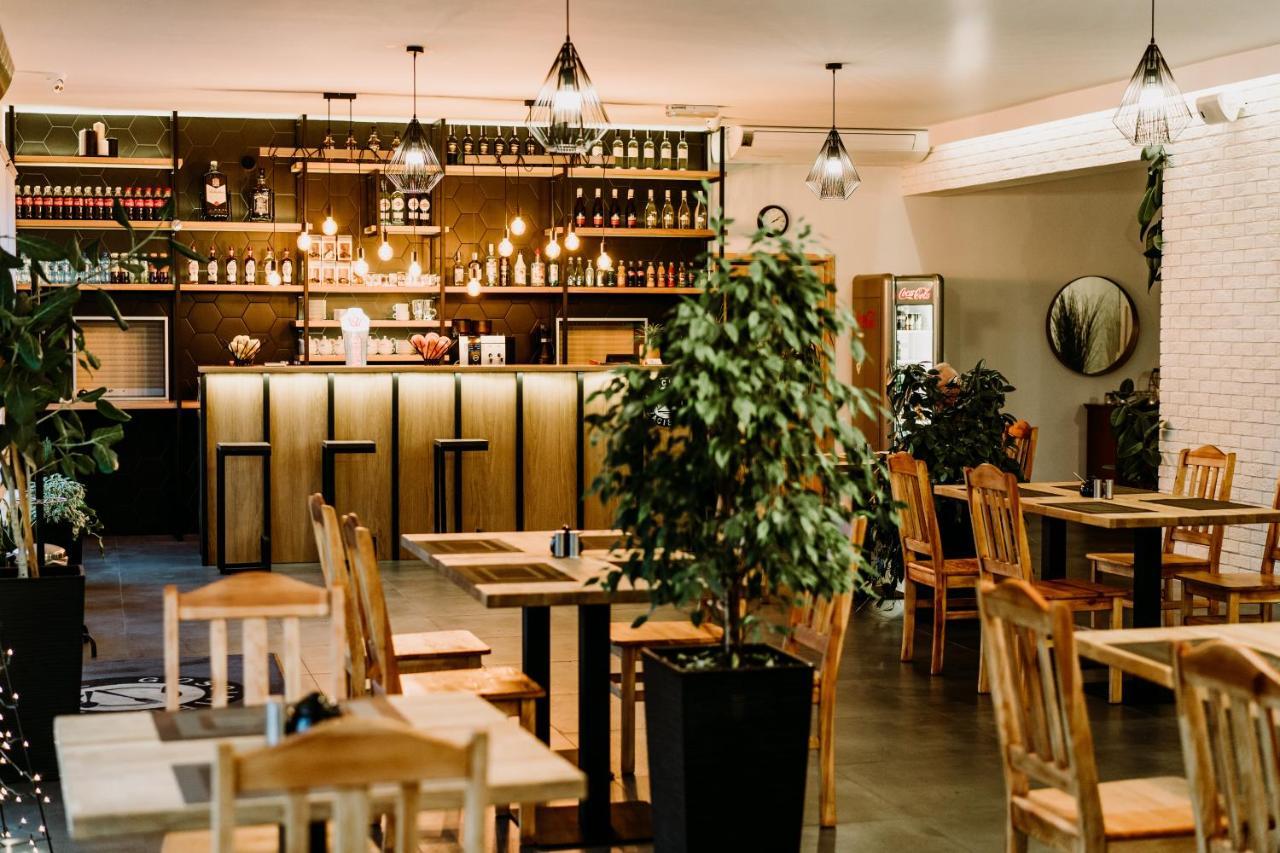 Bed and Breakfast Gosciniec Zacisze I Blisko A2 Dabie-Uniejow I Restauracja Экстерьер фото